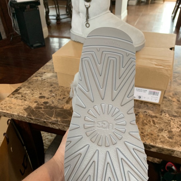 Ugg azalea charm - Picture 3 of 7